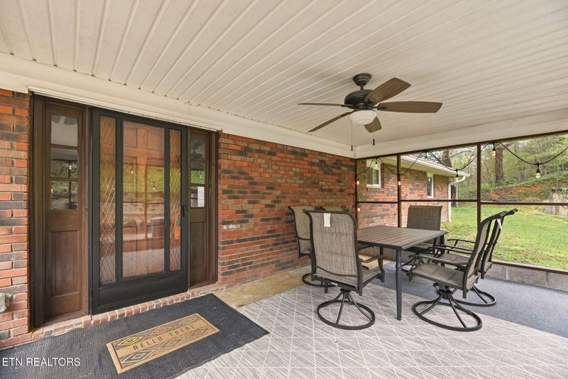 104 Richards Dr, Oliver Springs, TN 37840