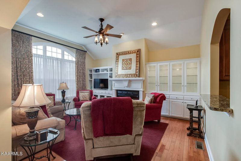 104 Santee Way, Loudon, TN 37774