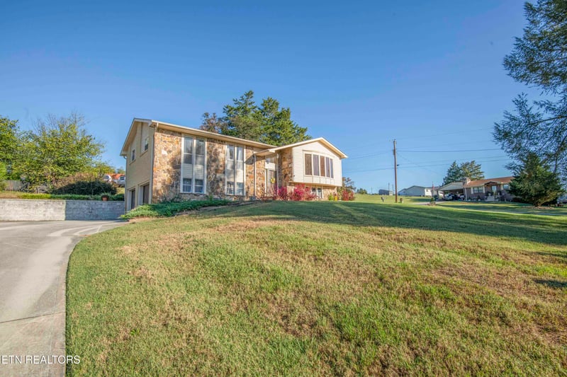 104 Scenic View Dr, Corryton, TN 37721