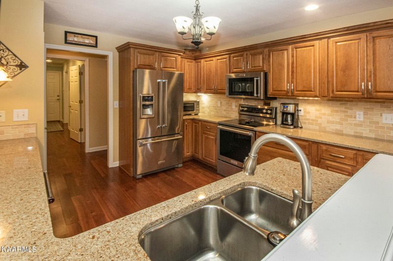 104 Seminole Ln, Loudon, TN 37774