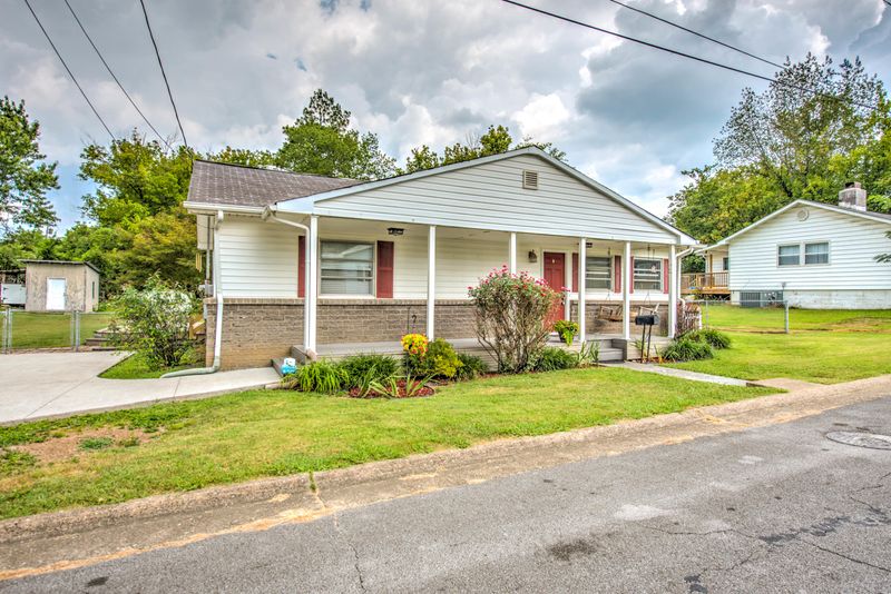 104 Thelma Rd, Oak Ridge, TN 37830