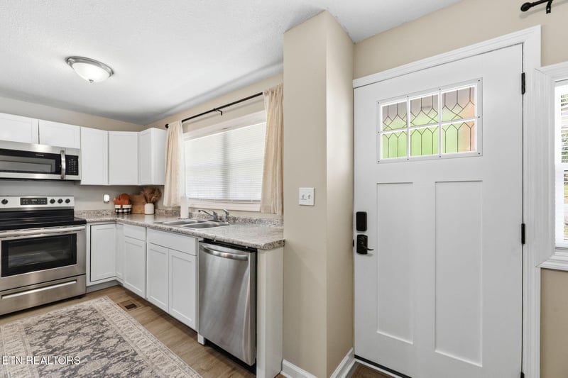 104 Tucker Rd, Oak Ridge, TN 37830