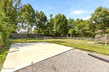 104 Tucker Rd, Oak Ridge, TN 37830