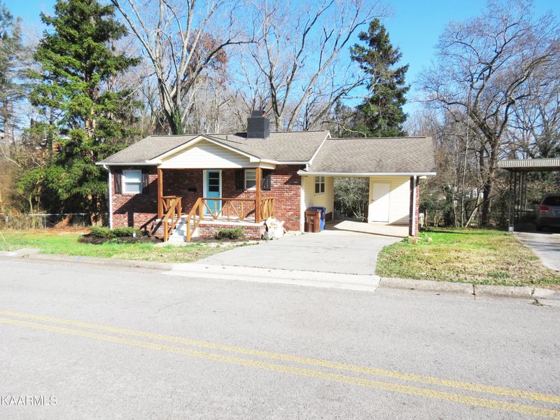 104 Underwood Rd, Oak Ridge, TN 37830