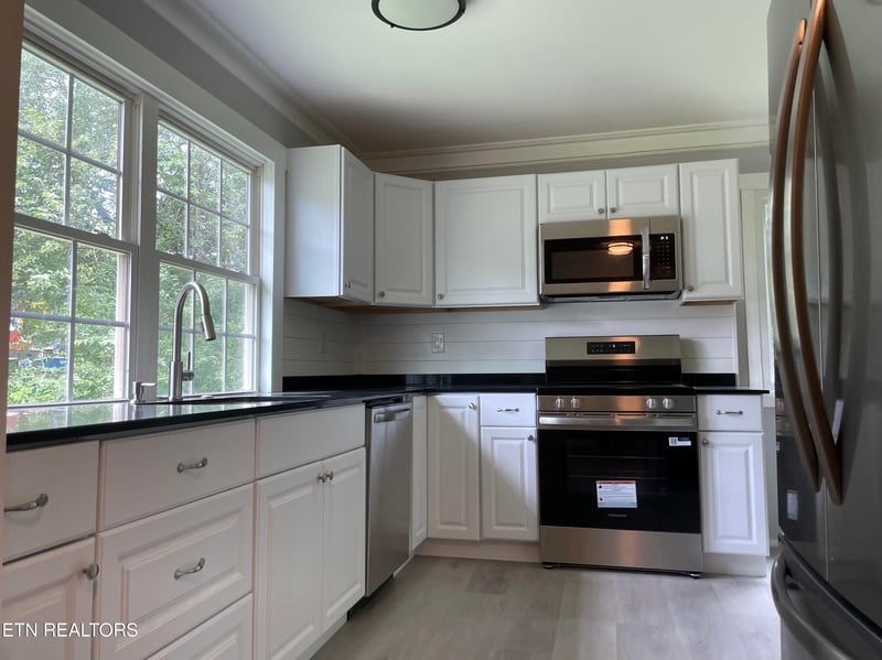 104 Vista Rd, Oak Ridge, TN 37830