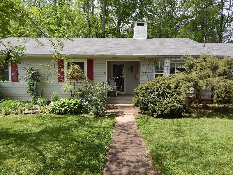 104 W Damascus Rd, Oak Ridge, TN 37830