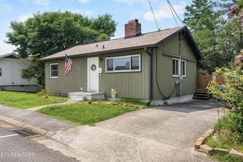 104 W Malta Rd, Oak Ridge, TN 37830