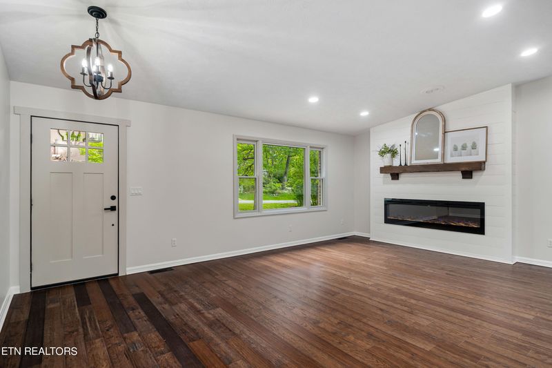104 Wickham Ln, Crossville, TN 38558