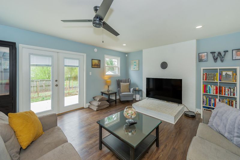 104 Woodlawn Dr, Kingston, TN 37763