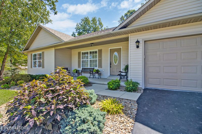 1040 Ackia Dr, Crossville, TN 38572