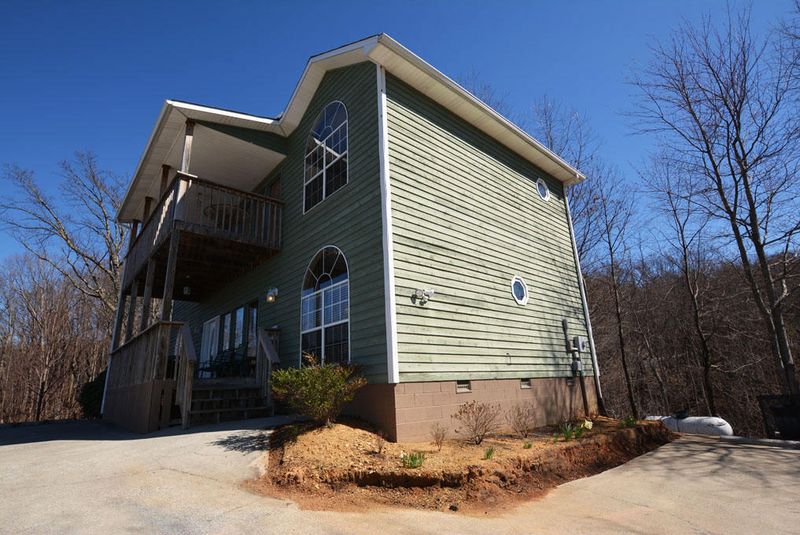 1040 E Kings Ridge Rd, Gatlinburg, TN 37738