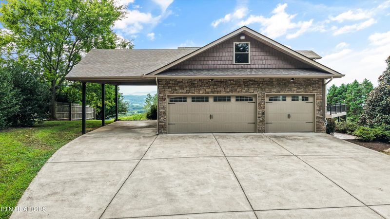 1041 Hilltop Ln, Kodak, TN 37764