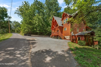 1041 Vista Dr, Gatlinburg, TN 37738