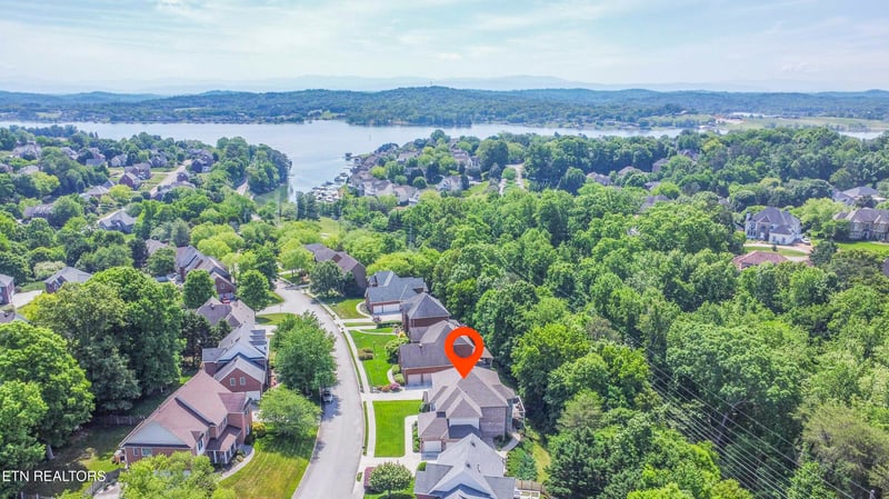 10412 Meadow Ridges Ln, Knoxville, TN 37922