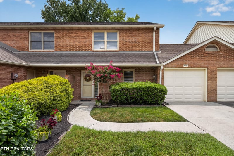 10416 Ravenbrook Ln, Knoxville, TN 37922