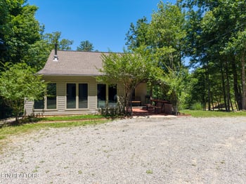 1042 Old Oliver Rd, Walland, TN 37886