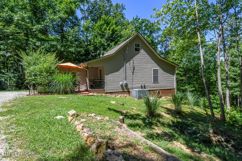 1042 Old Oliver Rd, Walland, TN 37886
