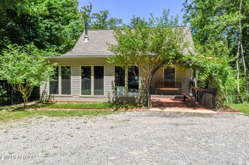 1042 Old Oliver Rd, Walland, TN 37886