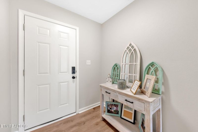 1042 Stones Throw Ln, Sevierville, TN 37876
