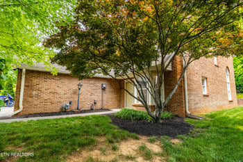 10421 Ravenbrook Ln, Knoxville, TN 37922