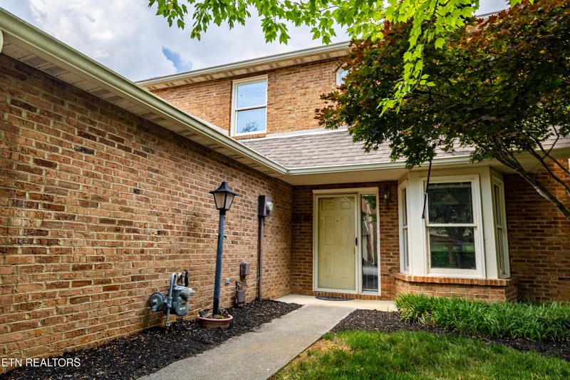 10421 Ravenbrook Ln, Knoxville, TN 37922