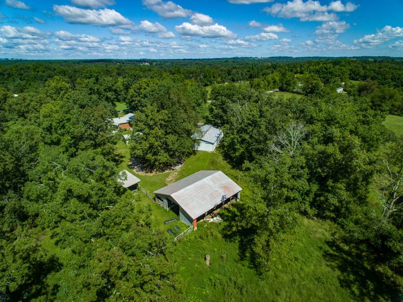 1043 W Creston Rd, Crossville, TN 38571