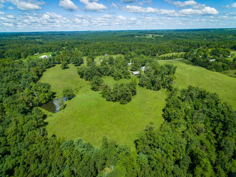 1043 W Creston Rd, Crossville, TN 38571