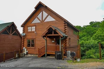 1044 Black Bear Cub Way, Sevierville, TN 37862
