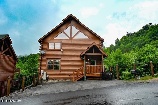 1044 Black Bear Cub Way, Sevierville, TN 37862