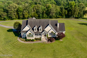 1044 Smith Valley Rd, Lenoir City, TN 37772