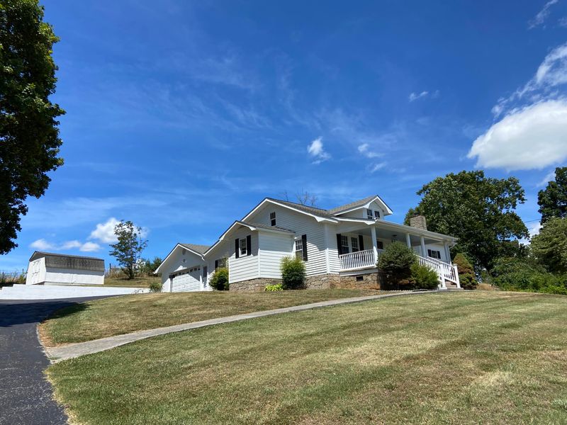 10442 Lakeshore Dr, Rutledge, TN 37861