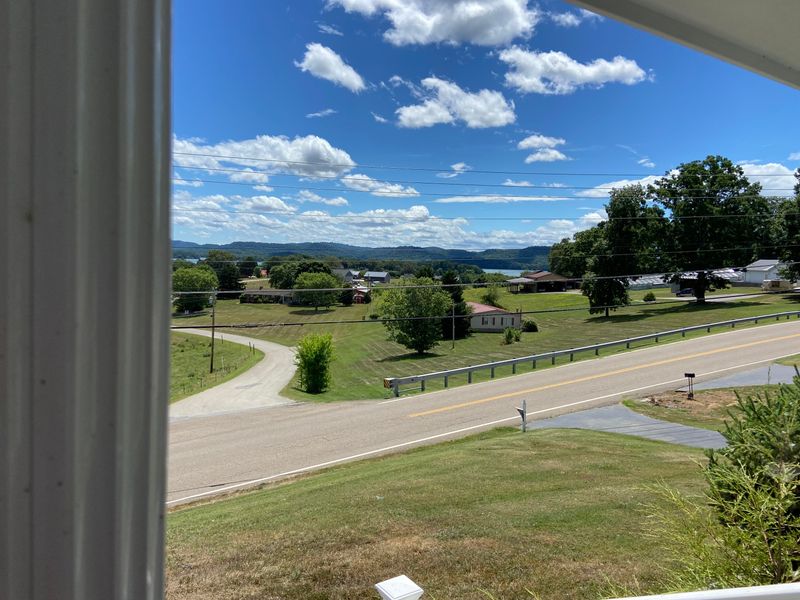 10442 Lakeshore Dr, Rutledge, TN 37861