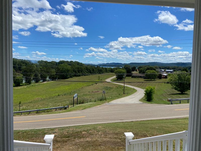 10442 Lakeshore Dr, Rutledge, TN 37861