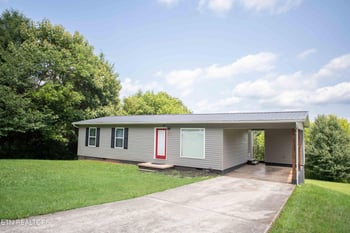 1045 Monroe Cir, Madisonville, TN 37354
