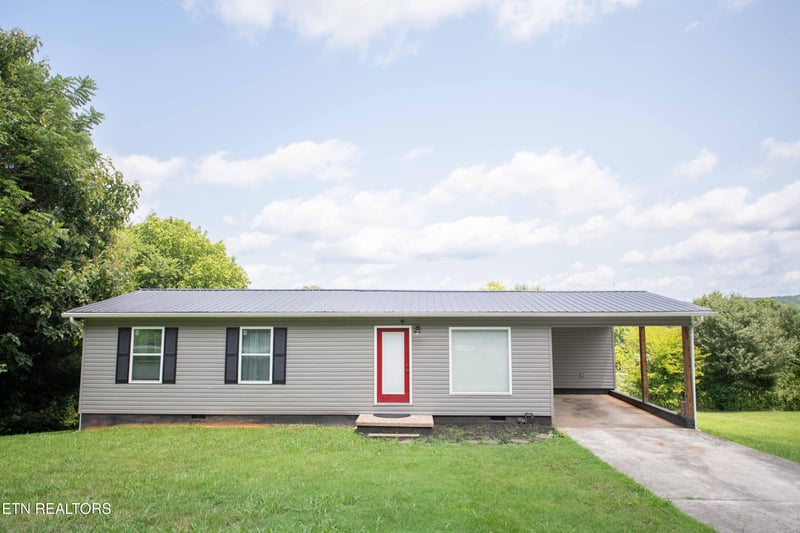 1045 Monroe Cir, Madisonville, TN 37354
