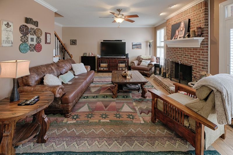 1045 Southwick Dr, Alcoa, TN 37701