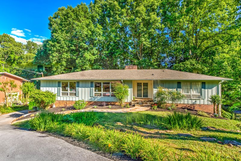 1045 W Outer Dr, Oak Ridge, TN 37830