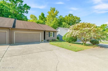 10456 Laura Lee Ln, Knoxville, TN 37922