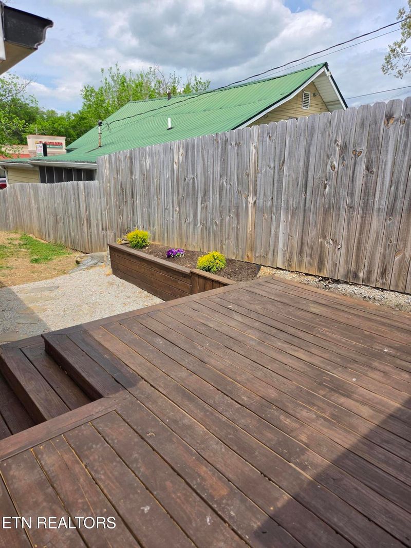 1046 N Roane St, Harriman, TN 37748