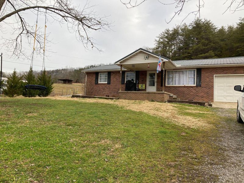 1046 Satterfield Rd, Maynardville, TN 37807