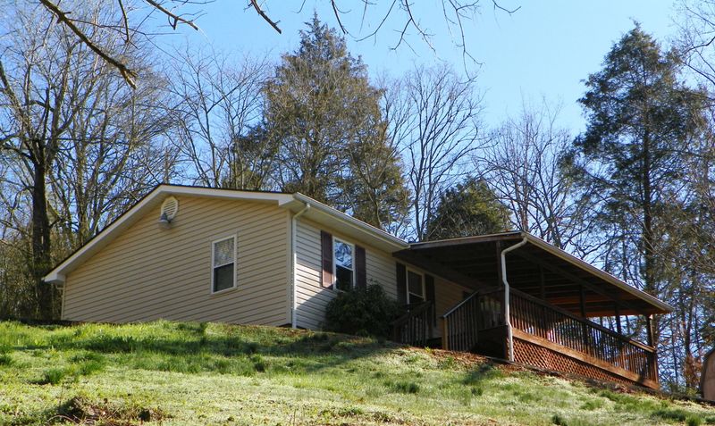 1047 Mehaffey Rd, Powell, TN 37849