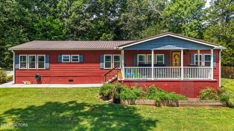 1048 Cook Dr, Loudon, TN 37774