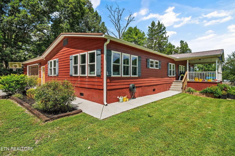 1048 Cook Dr, Loudon, TN 37774