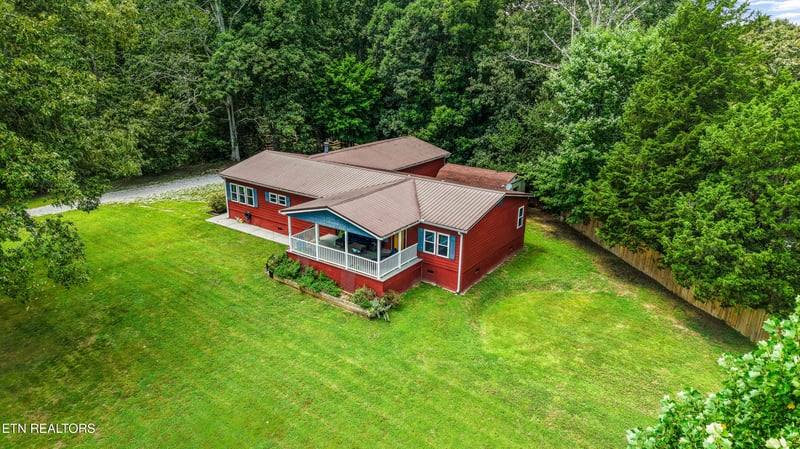 1048 Cook Dr, Loudon, TN 37774
