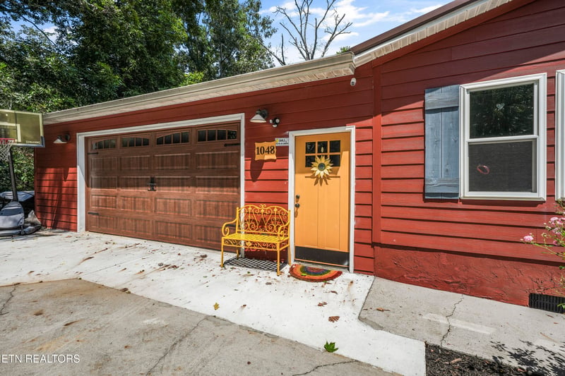 1048 Cook Dr, Loudon, TN 37774