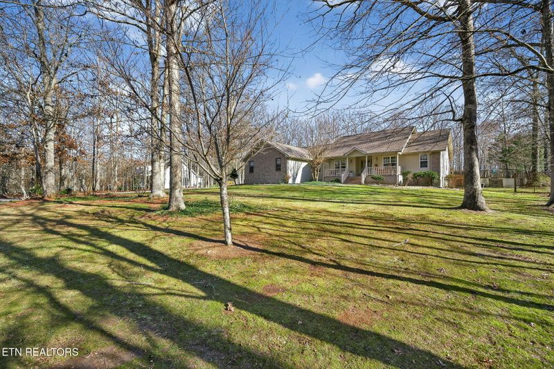 1048 Forest Dr, Crossville, TN 38555
