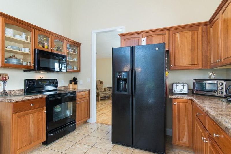 1048 Willow Creek Cir, Maryville, TN 37804