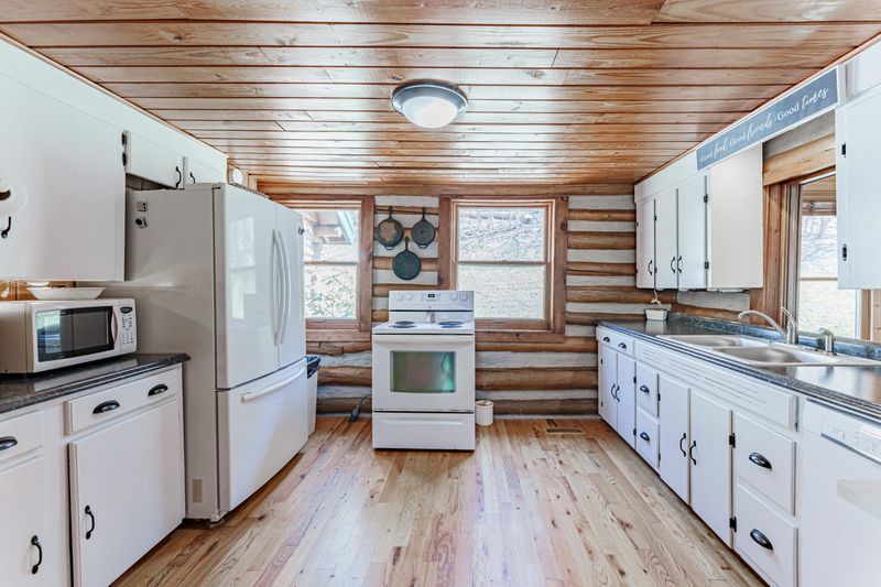 1049 Alpine Rd, Seymour, TN 37865