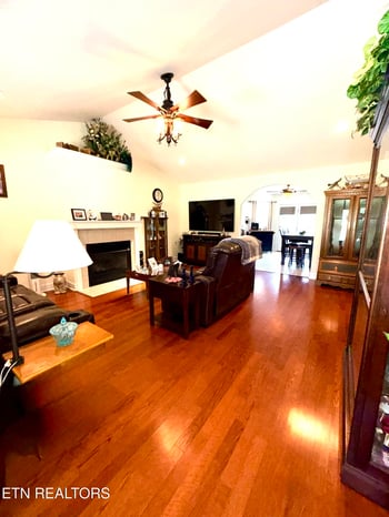 1049 Little Dogwood Rd, Kingston, TN 37763