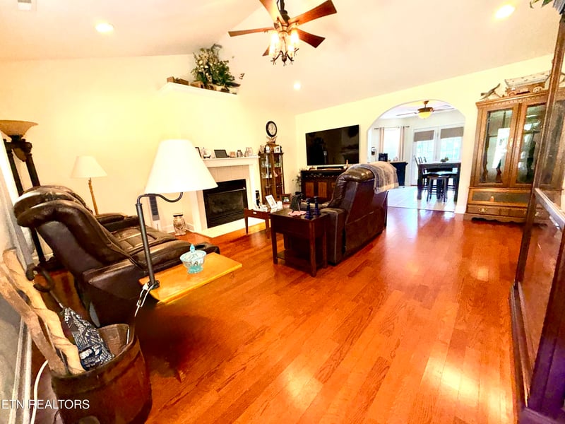 1049 Little Dogwood Rd, Kingston, TN 37763